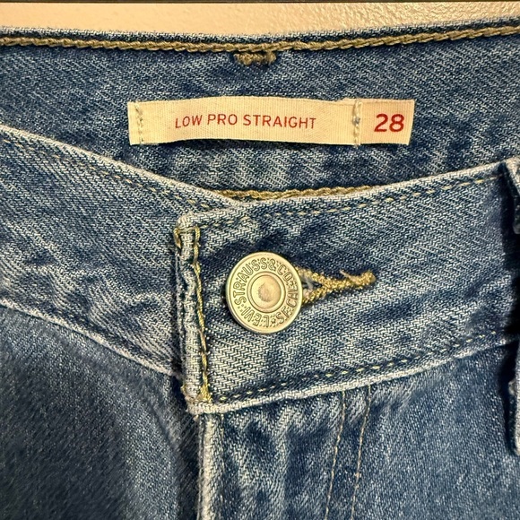 Levi's Women's Low Pro Relaxed Fit Straight Leg Jeans Denim Classic Size 28 - Picture 8 of 16